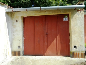 Čelní pohled. - Prodej garáže 28 m², Cheb