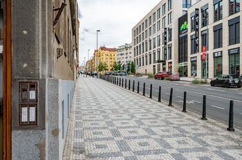 Pronájem vybaveného bytu 1+kk, Veletržní 405/31, Praha 7 – Holešovice  Nabízíme k pronájmu světlý a plně vybavený byt o dispozici 1+kk na prestižní adrese Veletržní 405/31 v oblíbené lokalitě Praha 7  - Pronájem bytu 1+kk v osobním vlastnictví 40 m², Praha 7 - Holešovice