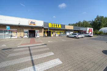 Prodej bytu 2+kk Praha 9 – Vinoř | Světlý byt v zeleni se společnou zahradou - Prodej bytu 2+kk v osobním vlastnictví 44 m², Praha 9 - Vinoř