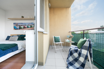 Prodej bytu 2+kk Praha 9 – Vinoř | Světlý byt v zeleni se společnou zahradou - Prodej bytu 2+kk v osobním vlastnictví 44 m², Praha 9 - Vinoř