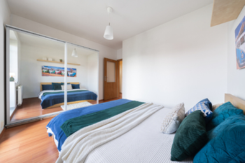 Prodej bytu 2+kk Praha 9 – Vinoř | Světlý byt v zeleni se společnou zahradou - Prodej bytu 2+kk v osobním vlastnictví 44 m², Praha 9 - Vinoř