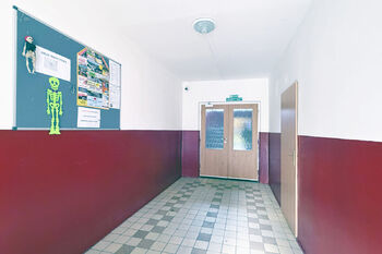 Vstupní chodba domu - Prodej bytu 2+1 v osobním vlastnictví 55 m², Chodov