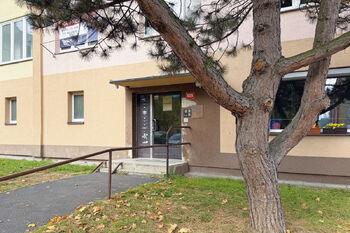 Vchod domu - Prodej bytu 2+1 v osobním vlastnictví 55 m², Chodov