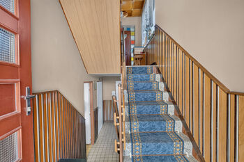Schodiště 2P - Prodej domu 270 m², Kolín