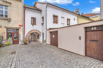Prodej domu 420 m², Hostinné