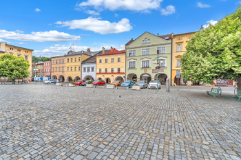 Prodej domu 420 m², Hostinné
