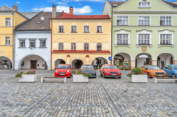Prodej domu 420 m², Hostinné