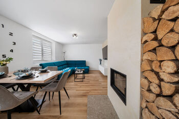 Obývací pokoj s jídelnou - Prodej domu 153 m², Zdounky