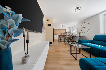 Obývací pokokj s jídelnou a kuchyní - Prodej domu 153 m², Zdounky