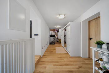 Chodba 1.NP - Prodej domu 153 m², Zdounky