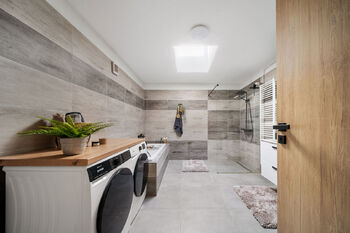 Koupelna 1.NP - Prodej domu 153 m², Zdounky
