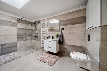 Koupelna 1.NP - Prodej domu 153 m², Zdounky