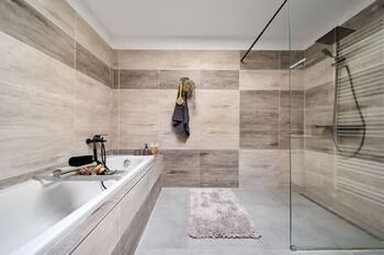 Koupelna 1.NP - Prodej domu 153 m², Zdounky