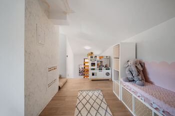 Chodba 2.NP - Prodej domu 153 m², Zdounky