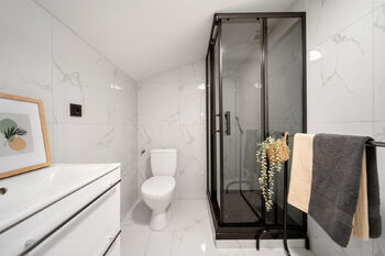 Koupelna 2.NP - Prodej domu 153 m², Zdounky