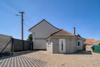 Dům pohled ze dvoru - Prodej domu 153 m², Zdounky