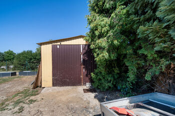 Plechová garáž  - Prodej domu 153 m², Zdounky