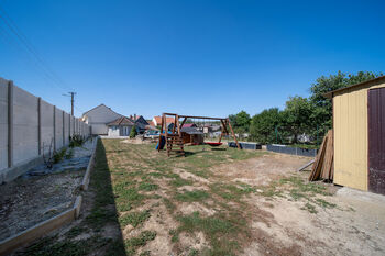 Pohled do zahrady - Prodej domu 153 m², Zdounky