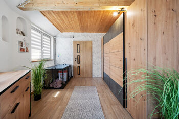Vstupní hala - Prodej domu 153 m², Zdounky