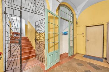 Prodej nájemního (činžovního) domu 420 m², Hostinné