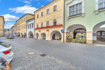 Prodej nájemního (činžovního) domu 420 m², Hostinné