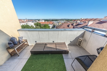 Terasa s orientací na severo-východ - Prodej bytu 2+kk v osobním vlastnictví 80 m², Praha 3 - Žižkov