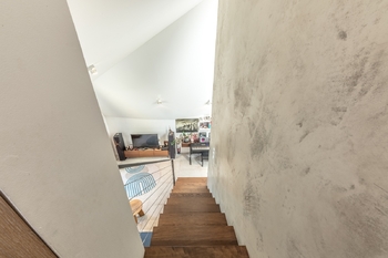 Schody do patra - Prodej bytu 2+kk v osobním vlastnictví 80 m², Praha 3 - Žižkov