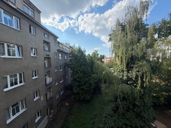 Pronájem bytu 1+1 v družstevním vlastnictví 35 m², Praha 4 - Nusle