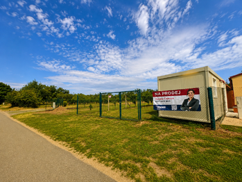 Prodej pozemku 1560 m², Břeclav