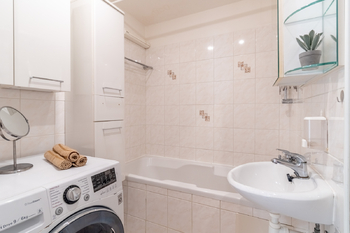 Prodej bytu 2+kk v osobním vlastnictví 43 m², Praha 4 - Komořany