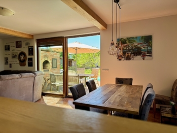 Zahradní gril s udírnou - Prodej domu 149 m², Svojetice