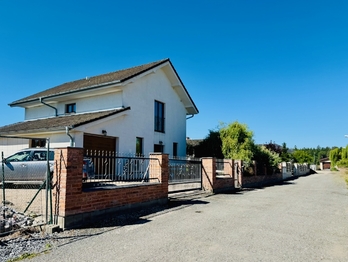 Klidná lokalita - Prodej domu 149 m², Svojetice