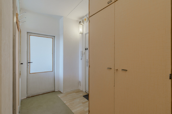 Předsíň - Prodej bytu 1+1 v osobním vlastnictví 47 m², Praha 10 - Malešice