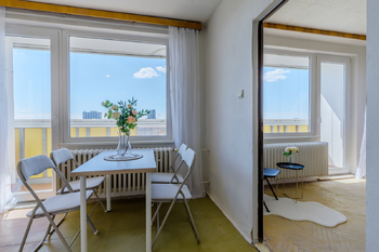 Kuchyň / obývací pokoj - Prodej bytu 1+1 v osobním vlastnictví 47 m², Praha 10 - Malešice
