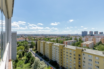 Výhled z okna - Prodej bytu 1+1 v osobním vlastnictví 47 m², Praha 10 - Malešice
