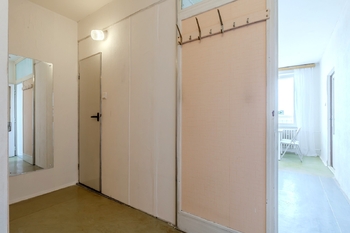 Předsíň - Prodej bytu 1+1 v osobním vlastnictví 47 m², Praha 10 - Malešice