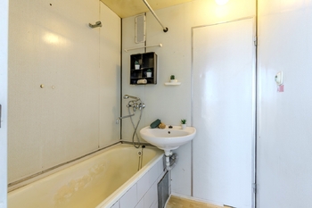 Koupelna - Prodej bytu 1+1 v osobním vlastnictví 47 m², Praha 10 - Malešice
