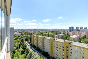 Výhled z okna - Prodej bytu 1+1 v osobním vlastnictví 47 m², Praha 10 - Malešice