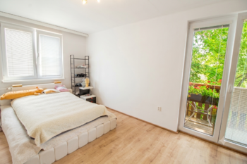 ložnice s přístupem na balkon - Pronájem bytu 3+1 v osobním vlastnictví 72 m², Vodňany