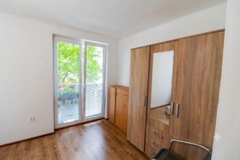 vstup z ložnice na balkon - Pronájem bytu 3+1 v osobním vlastnictví 72 m², Vodňany