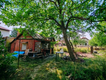 Chatka s ev.č. - Prodej pozemku 723 m², Praha 9 - Újezd nad Lesy