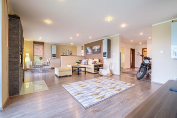obývací pokoj - Prodej domu 205 m², Smolnice
