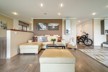obývací pokoj - Prodej domu 205 m², Smolnice