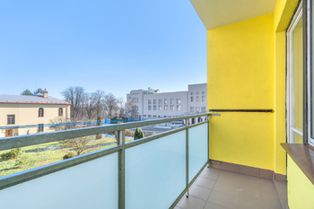 Byt 2+1, Tyršova, Česká Skalice - pohled z lodžie - Prodej bytu 2+1 v družstevním vlastnictví 56 m², Česká Skalice
