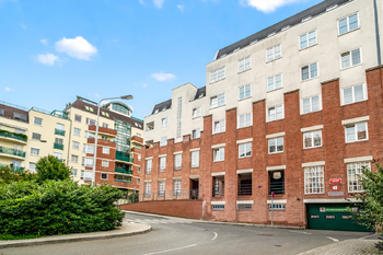 Pohled na dům z ulice - Pronájem bytu 4+kk v osobním vlastnictví 97 m², Praha 3 - Žižkov
