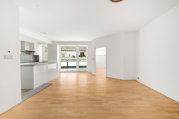 Prostorný obývací pokoj s teráskou a další pokojem - Pronájem bytu 4+kk v osobním vlastnictví 97 m², Praha 3 - Žižkov