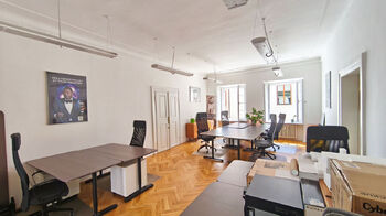 Hlavní kanceláře s výhledem do ul. Sněmovní.  - Pronájem kancelářských prostor 255 m², Praha 1 - Malá Strana