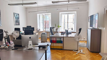 Hlavní kanceláře s výhledem do ul. Sněmovní.  - Pronájem kancelářských prostor 255 m², Praha 1 - Malá Strana