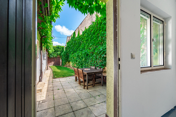 Výhled na dvůr - Prodej domu 176 m², Radostice