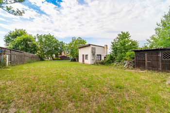 Prodej pozemku 678 m², Břasy